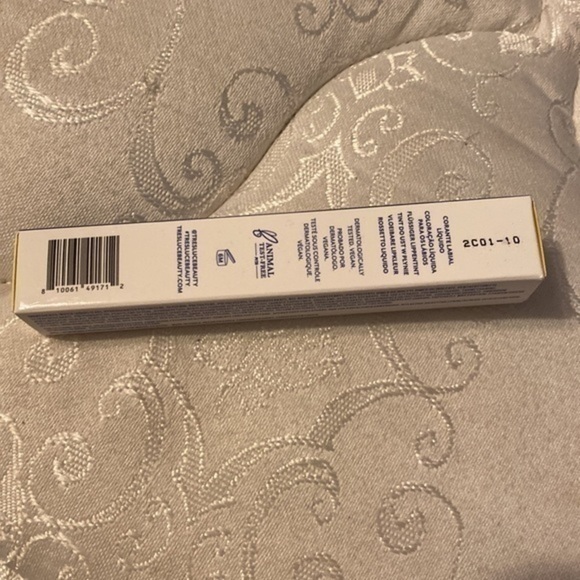 Tresluce liquid lip tint - Picture 2 of 6